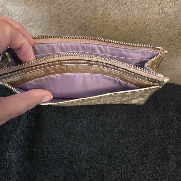 Coach poppy gold Wristlet wallet great condition 2 zippers lots of pockets - Picture 4 of 5